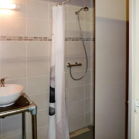 Сasa de vacaciones Spacious Holiday With Swimming Pool In