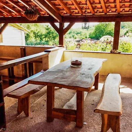 Сasa de vacaciones Spacious Holiday With Swimming Pool In *