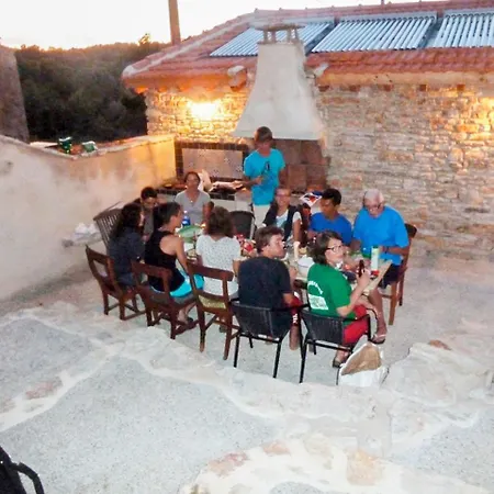 Spacious Holiday With Swimming Pool In * Varaire