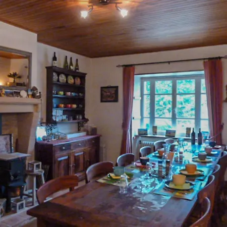 Spacious Holiday With Swimming Pool In