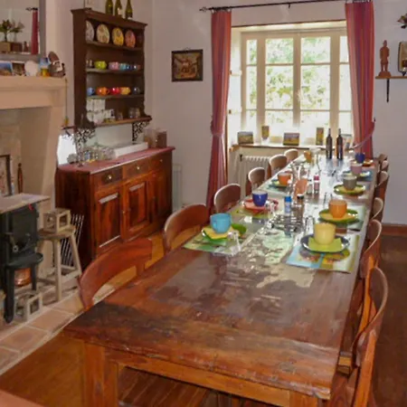 Сasa de vacaciones Spacious Holiday With Swimming Pool In Varaire